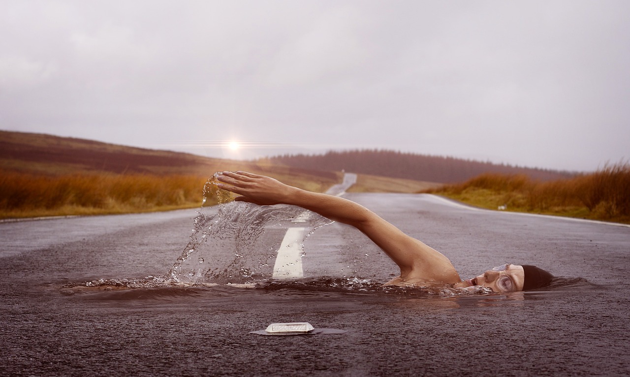 swimmer-1678307_1280